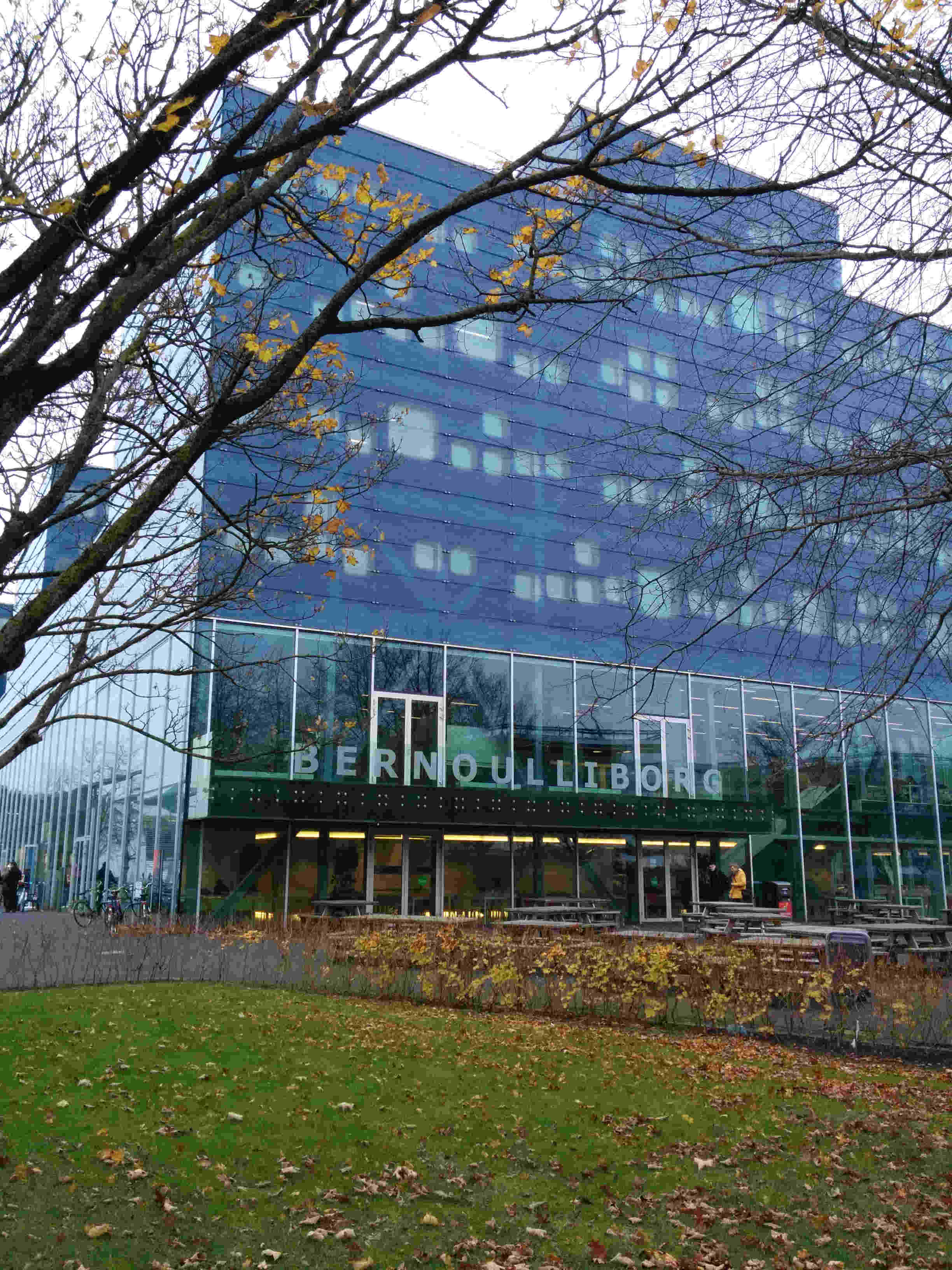 EDIFICIO EN HONOR DE LOS BERNOULLI EN GRONINGEN