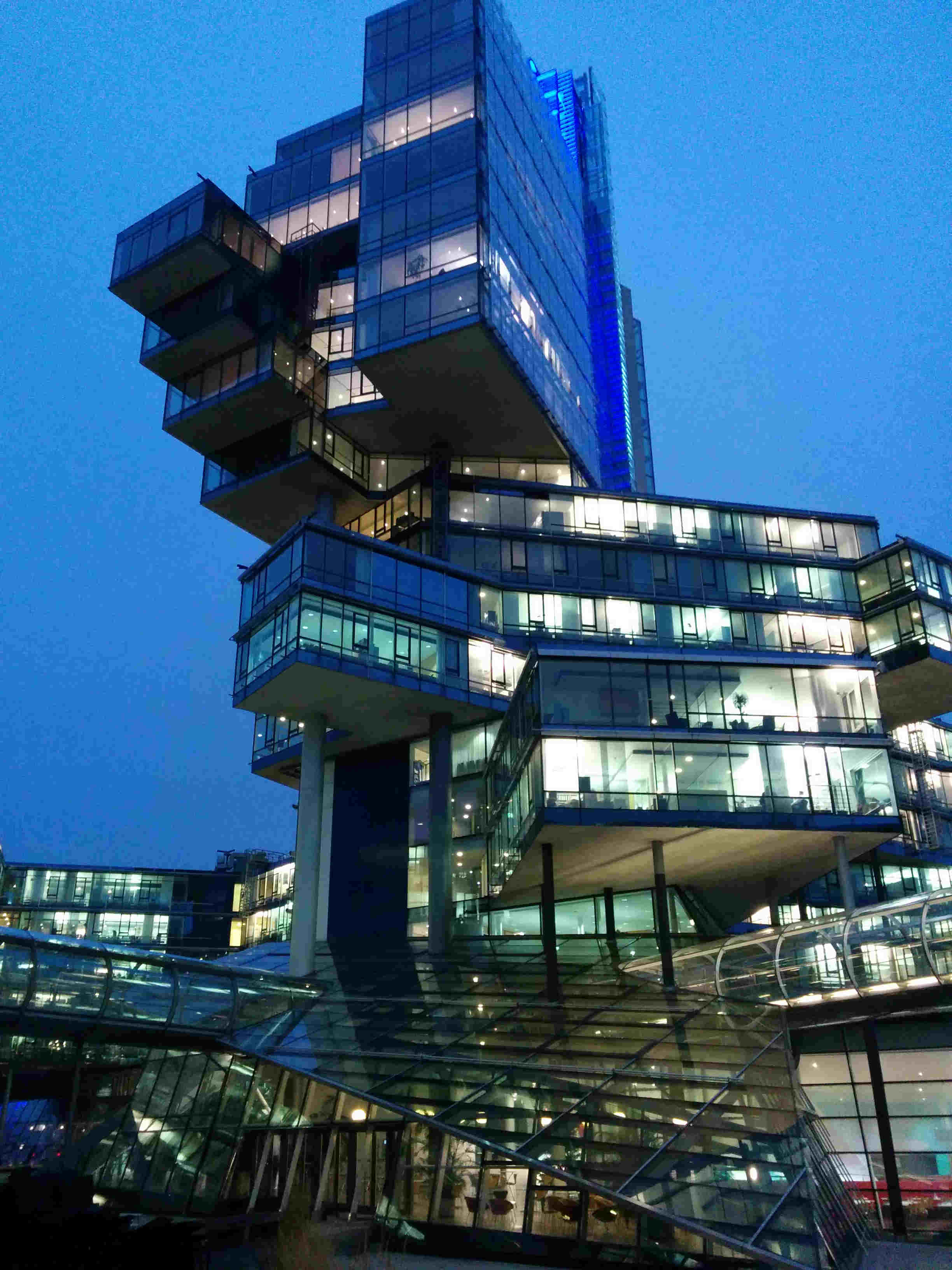 ESPECTACULAR EDIFICIO EN HANNOVER