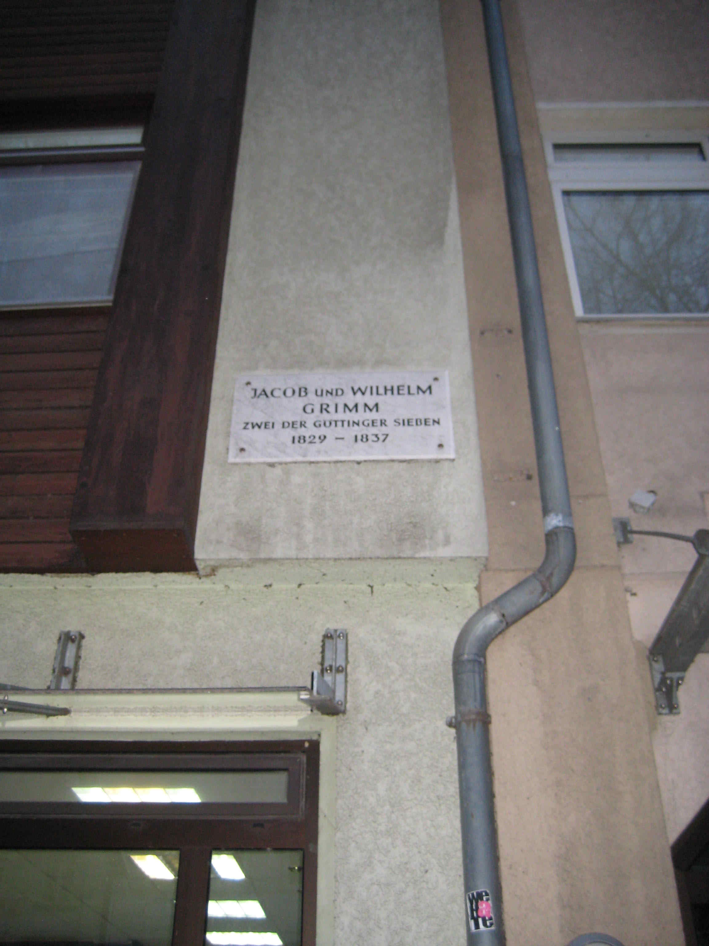 CASA EN LA QUE VIVIERON LOS HERMANOS GRIMM CUANDO ERAN PROFESORES DE LA UNIVERSIDAD DE GOTTINGEN