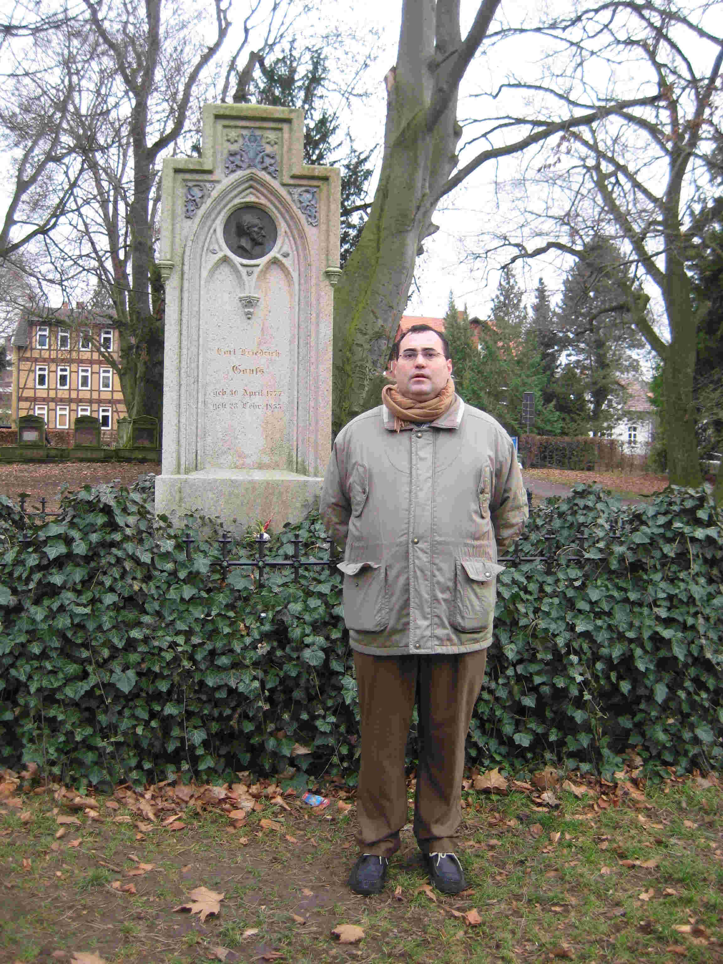 TUMBA DE GAUSS EN EL CEMENTERIO DE ALBANI
