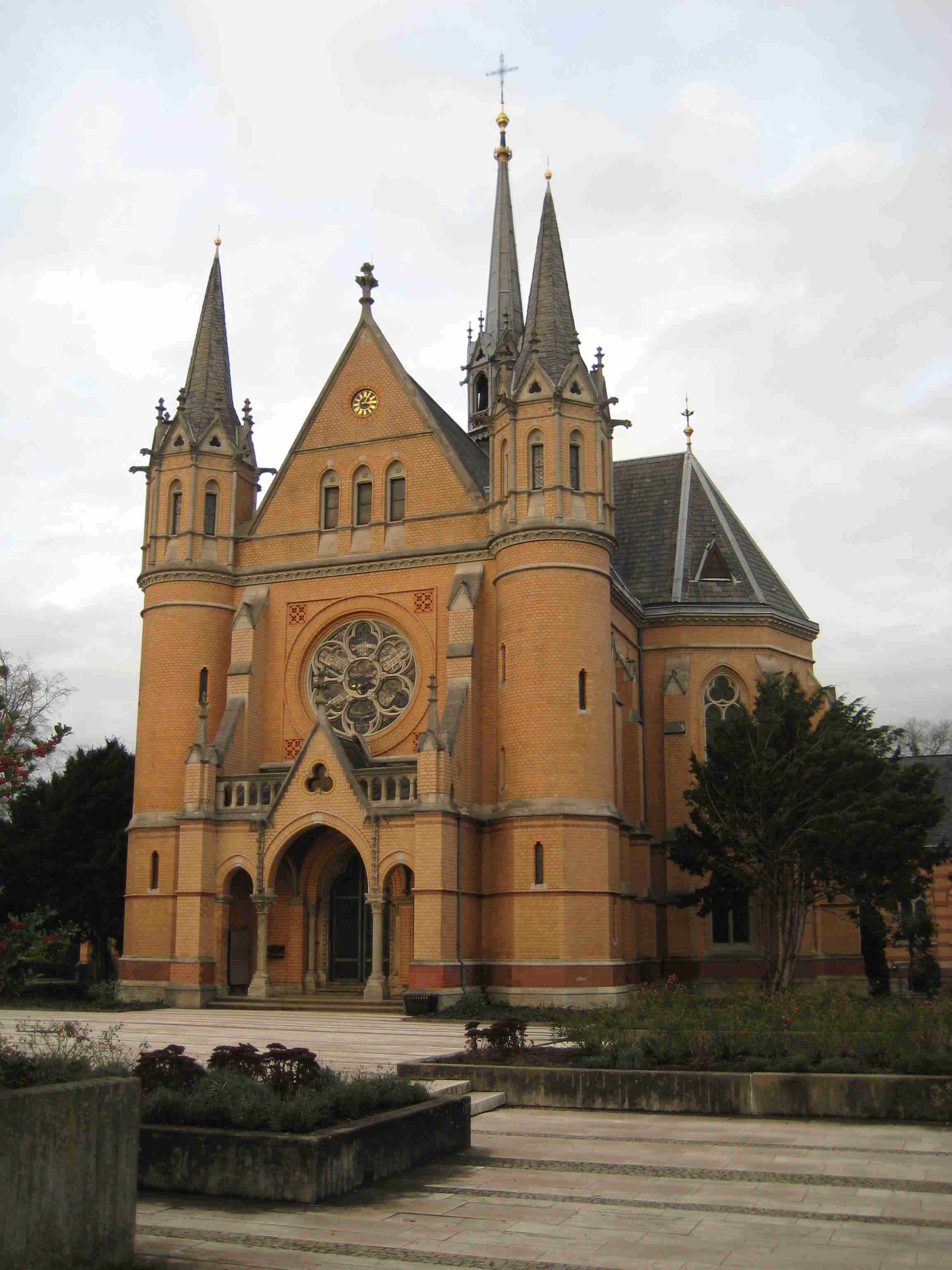 CAPILLA EN EL CEMENTARIO DONDE ESTA ENTERRADO R. DEDEKIND
